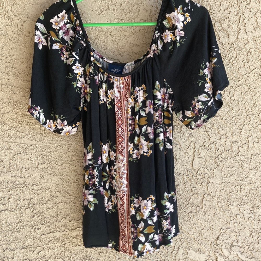 Daytrip size small women’s black floral blouse in great condition